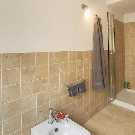 Blau Cravellet Apartment